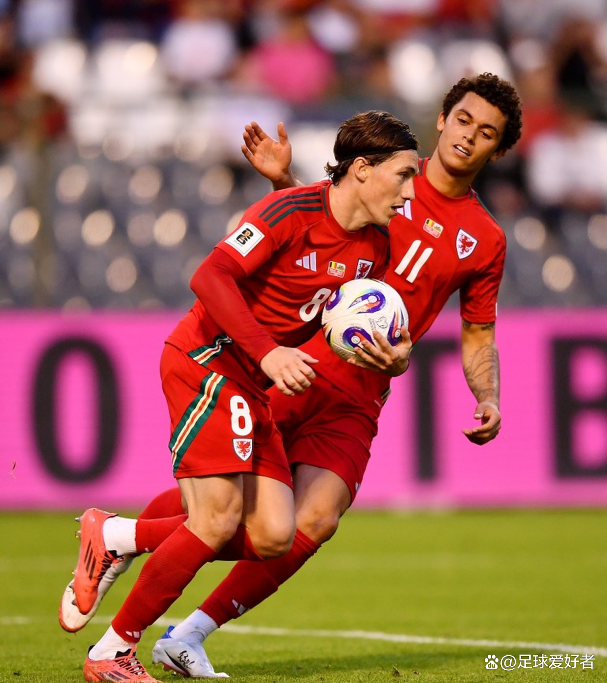 完美体育-德布劳内意外战胜尤文图斯，表现优异引爆全场！